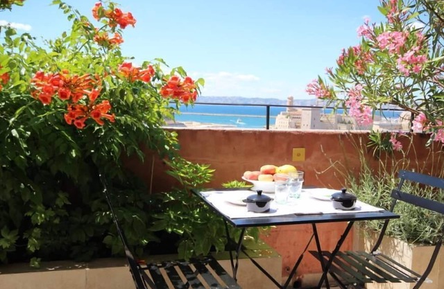 2 floors apartment with panoramic terrace over the Vieux Port