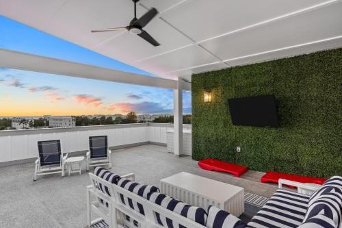 2 Homes in Inlet Beach by AvantStay Sleeps 24 Walk to Beach Free Golf Cart Rooftop Decks Pool Access