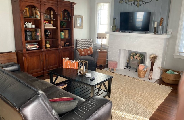 2 King Bedrooms/1 full bath Country Club Cabana