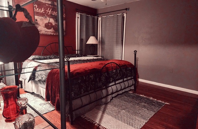 2 KING BEDS! and near a Golf course