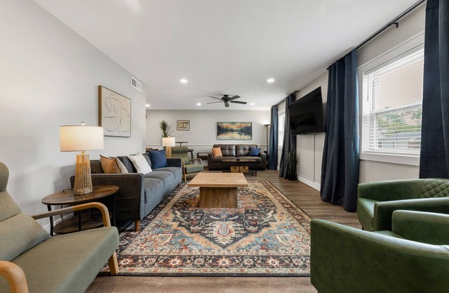 2 King Suites | Putt-Putt | Gameroom | Pool Table!