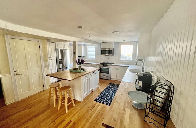 “2 KITCHENS” in Enchanting Victorian With Ocean Views ~ Steps To The Beach