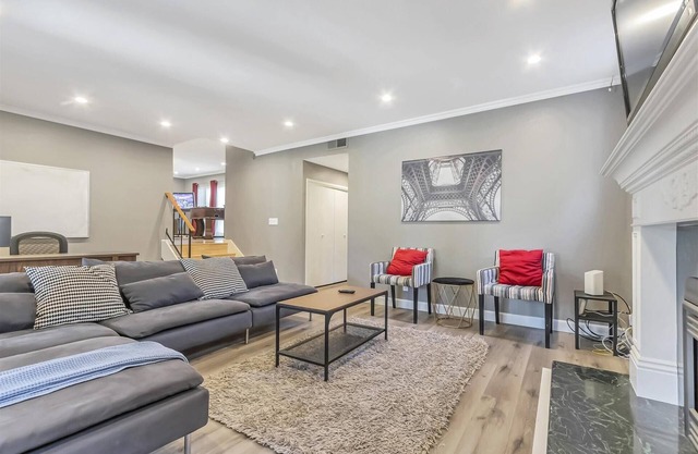 2 Living rooms+XL bedrooms+Patio&Grill+3 BA!