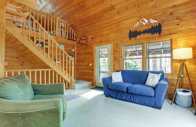2 Mi to Boat Ramp: Log Cabin in New Hampshire