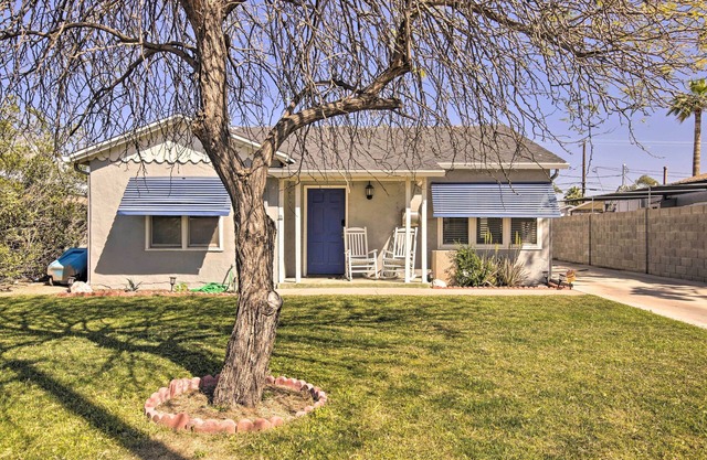 2 Mi to Dtwn Phoenix: Cottage w/Private Yard!