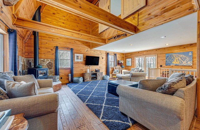 2 Mi to Elk Mountain: Poconos Escape on 11 Acres!