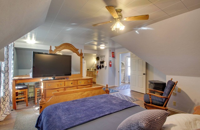 2 Mi to Fort Sill: Studio w/Home Gym in Lawton