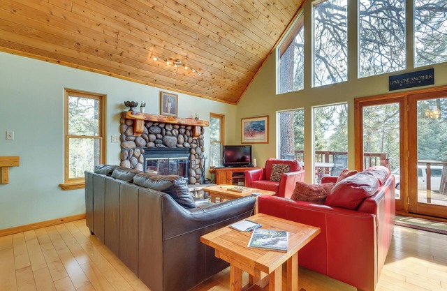 2 Mi to Hiking: Cabin w/Deck in Angel Fire