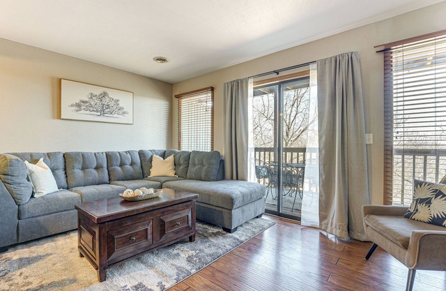 2 Mi to Silver Dollar City: Condo in Branson West