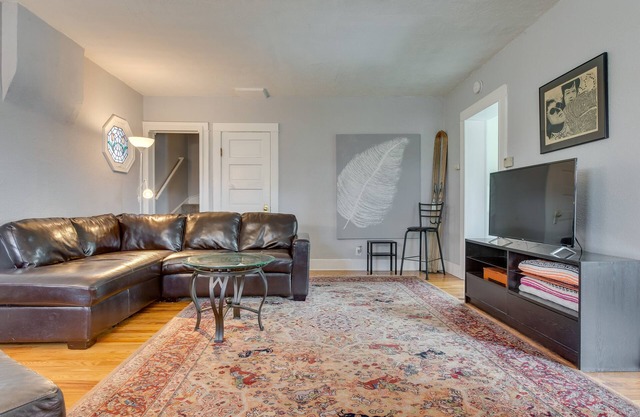2 Mi to Washington Park: Convenient Denver Home!