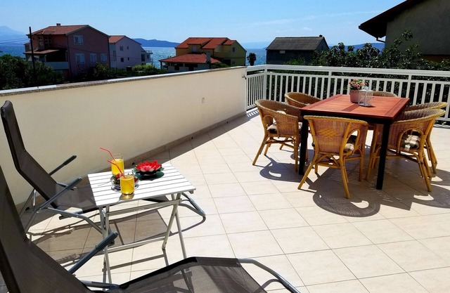 2 min walk to beach,Seaview Apt with 35m2 seaview terrace, BBQ, parking