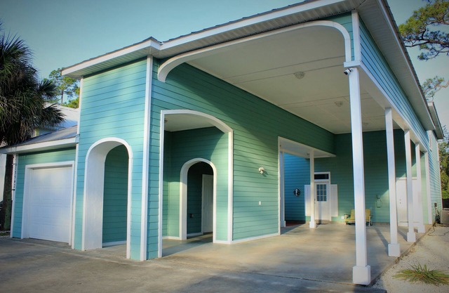 2 minutes to Sugar Sand Beach, Private Home, Sleeps 14