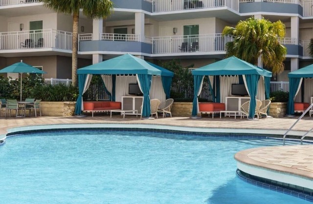 2 Modern Suites Great for Families w/Quick Access to SeaWorld or Disney Parks