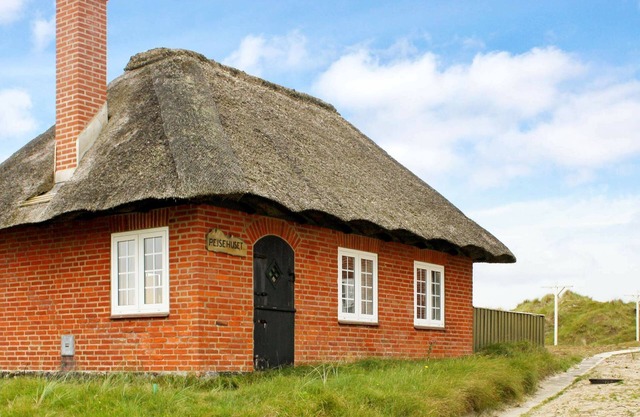 2 person holiday home in Fanø-By Traum