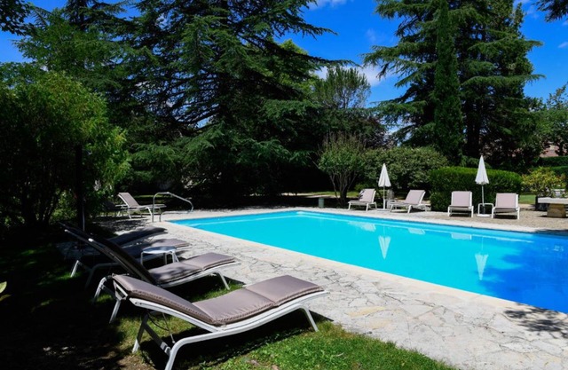 2 person house with heated pool in Martel (Lot - Dordogne), France