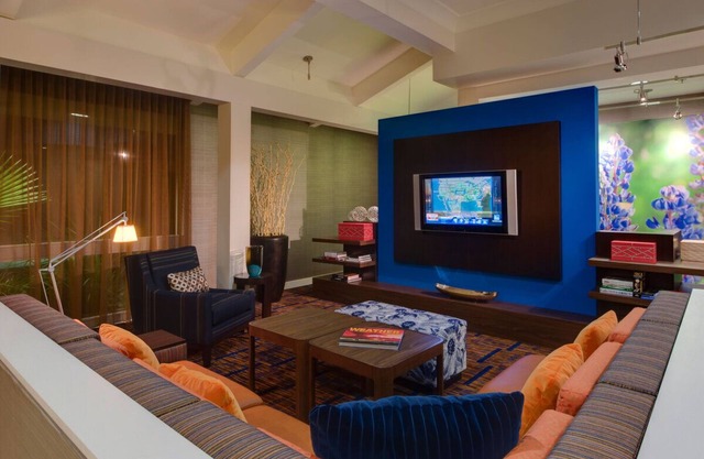2 Pet-Friendly Units w/Pool Access Near Famous Art Car Museum