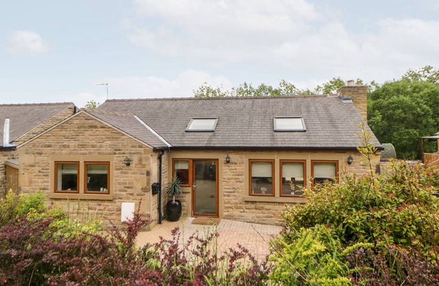 2 PHEASANT LANE, pet friendly in Bolsterstone/Ewden Village
