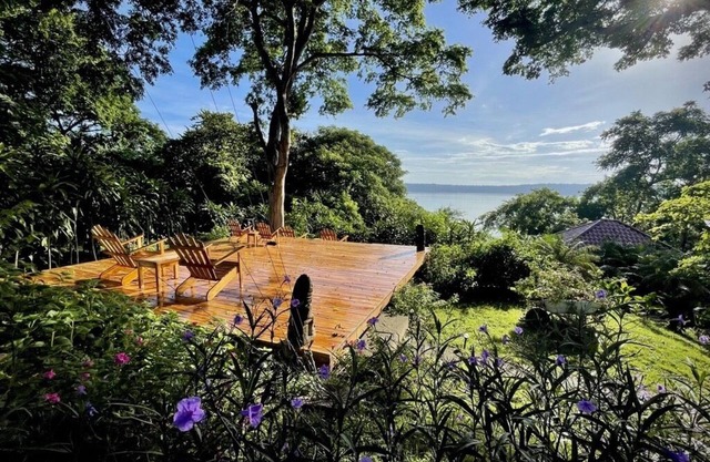 2 private casitas & 1 private bedroom in front of the Laguna de Apoyo