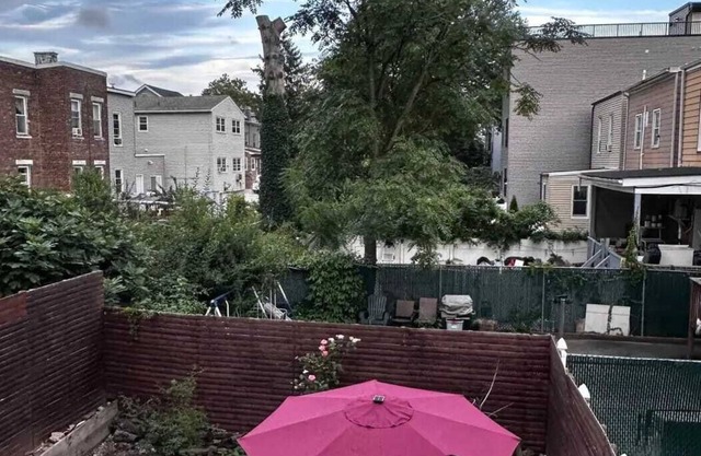 2 Pvt. Rooms w/Separate Entrance + Backyard