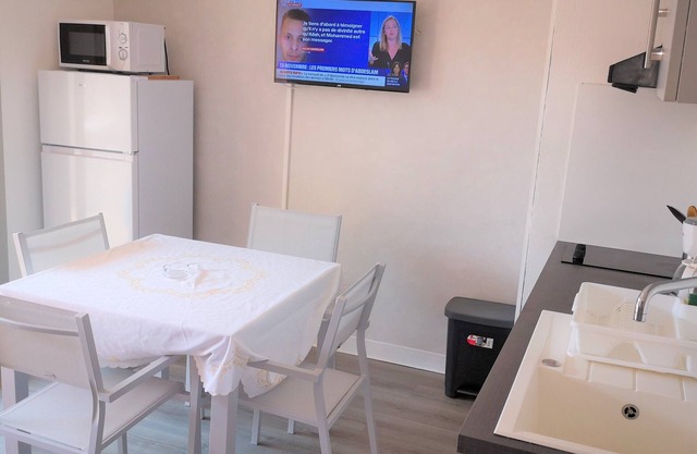 2-room apartment Résidence Provençale Air-conditioned Parking Pool 2 km Sea