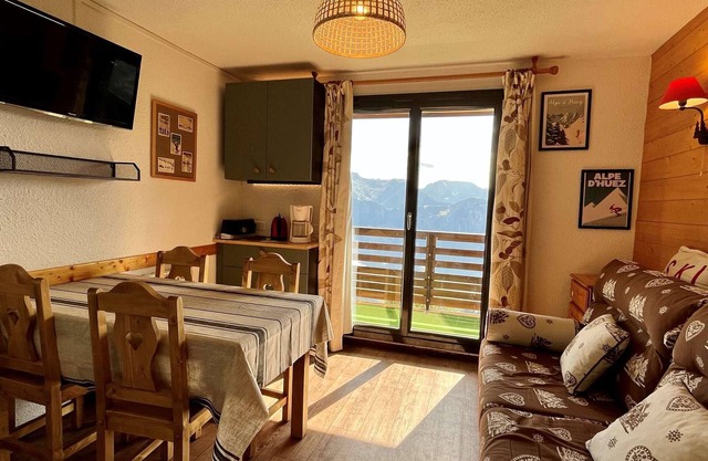2-room apartment for 5 ppl at L'Alpe d'Huez, near shops and cable car, pets allowed