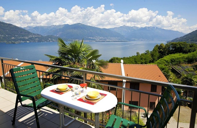 2-room apartment with balcony and beautiful lake view
