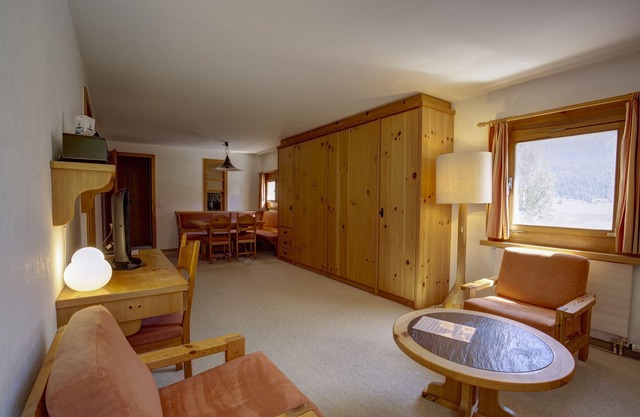 2-room flat with lake view on the 1st floor