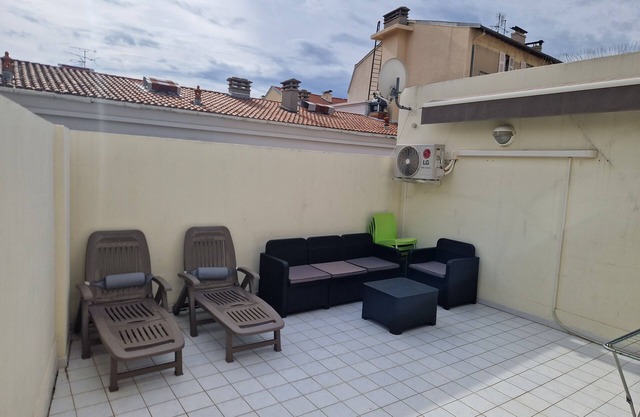 2 ROOMS GREAT TERRACE ROOFTOP FULL CITY CENTER