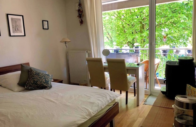2 rooms with balcony in Altona with breakfast snack