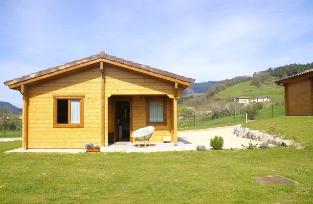 2. Satia Berri log cabin