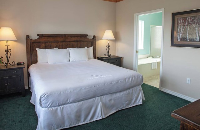 2 Spacious Palace View Heights Getaway – Perfect for Families or Group Retreats