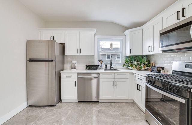 2-Story Lawnside Home: 13 Mi to Dtwn Philadelphia!