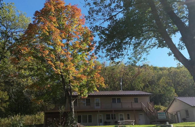 2 Unit Family River Retreat on Pool 9 (Rates listed for entire Home)