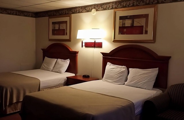 2 Units w/FREE Breakfast and Parking, Close to Zoo America, Hershey Park!