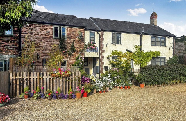 2 West Cottage - M376662