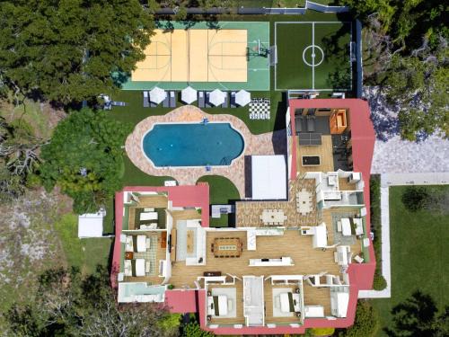 20 Guests Pool Luxe Gym Sauna Pickleball