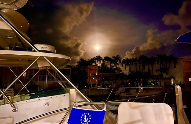 20 MINUTES TO KEY WEST , BOATERS PARADISE
