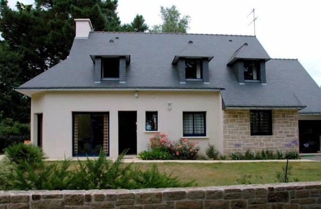 200m from the ocean near town and trade, very quiet residential area