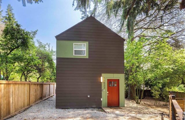 2025 Built Modern Retreat w/3 AC in Safe Location