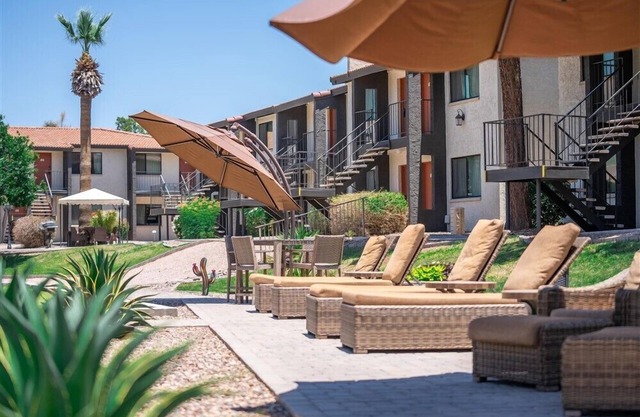205 Scottsdale Escape: Fully Furnished Vacation Rental with Resort Amenities