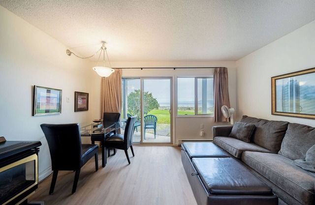 #207 Lower Beach View Suite at Shorewater Resort, Qualicum Beach