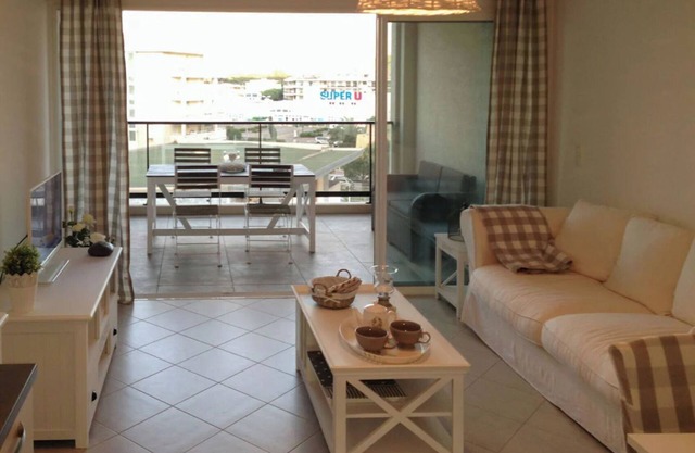207 NAYAH MARIA - T2 -CALVI-Sea view- 250 m Beach-City center