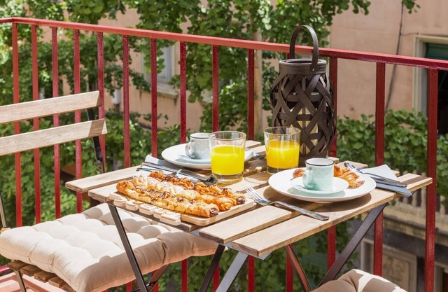 20km from Barcelona 5-10 min.walk from beach/train. matarolux10