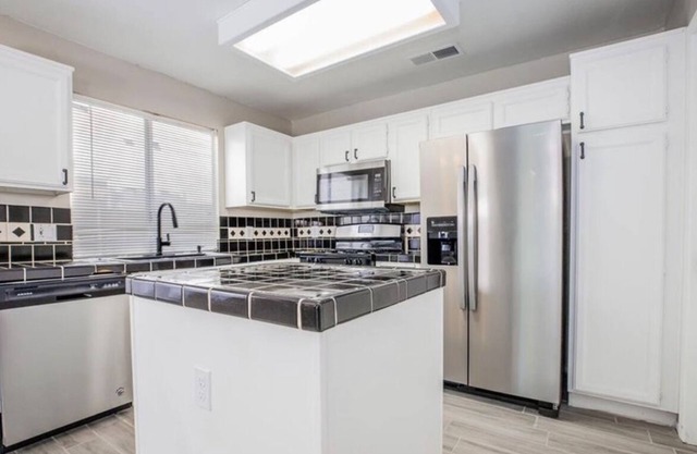 20min it’s from Las Vegas strip Lovely 3 bedroom home