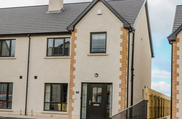 21 CARN HILL, family friendly, with open fire in Irvinestown
