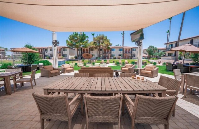 210 Scottsdale Escape: Fully Furnished Vacation Rental with Resort Amenities