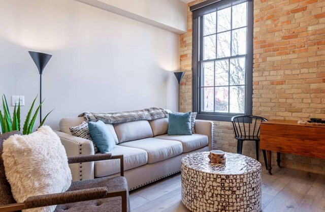 211 · The Baldwyn Loft - 2 Bedrooms - Downtown