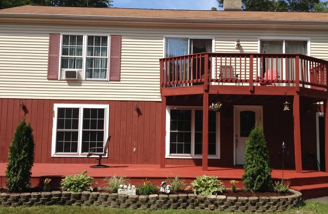 2200sf Secluded Family Mountain House 16 Acres- 2 min to Jiminy Peak- near Lenox