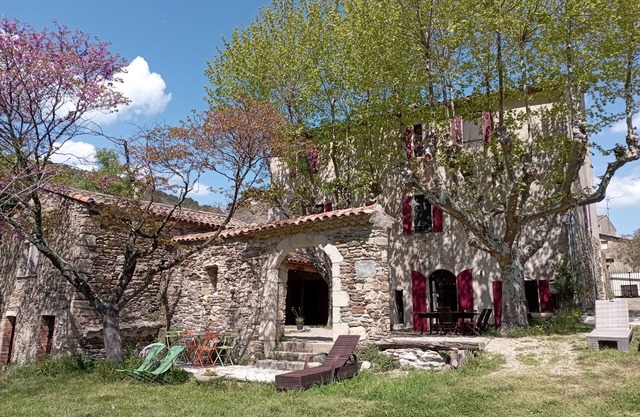 230 m² farmhouse facing the Cévennes forest