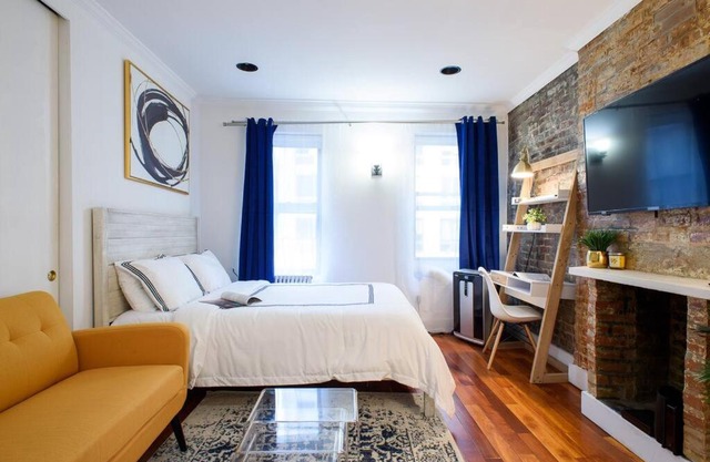 24-17 Renovated Studio Prime Location WD